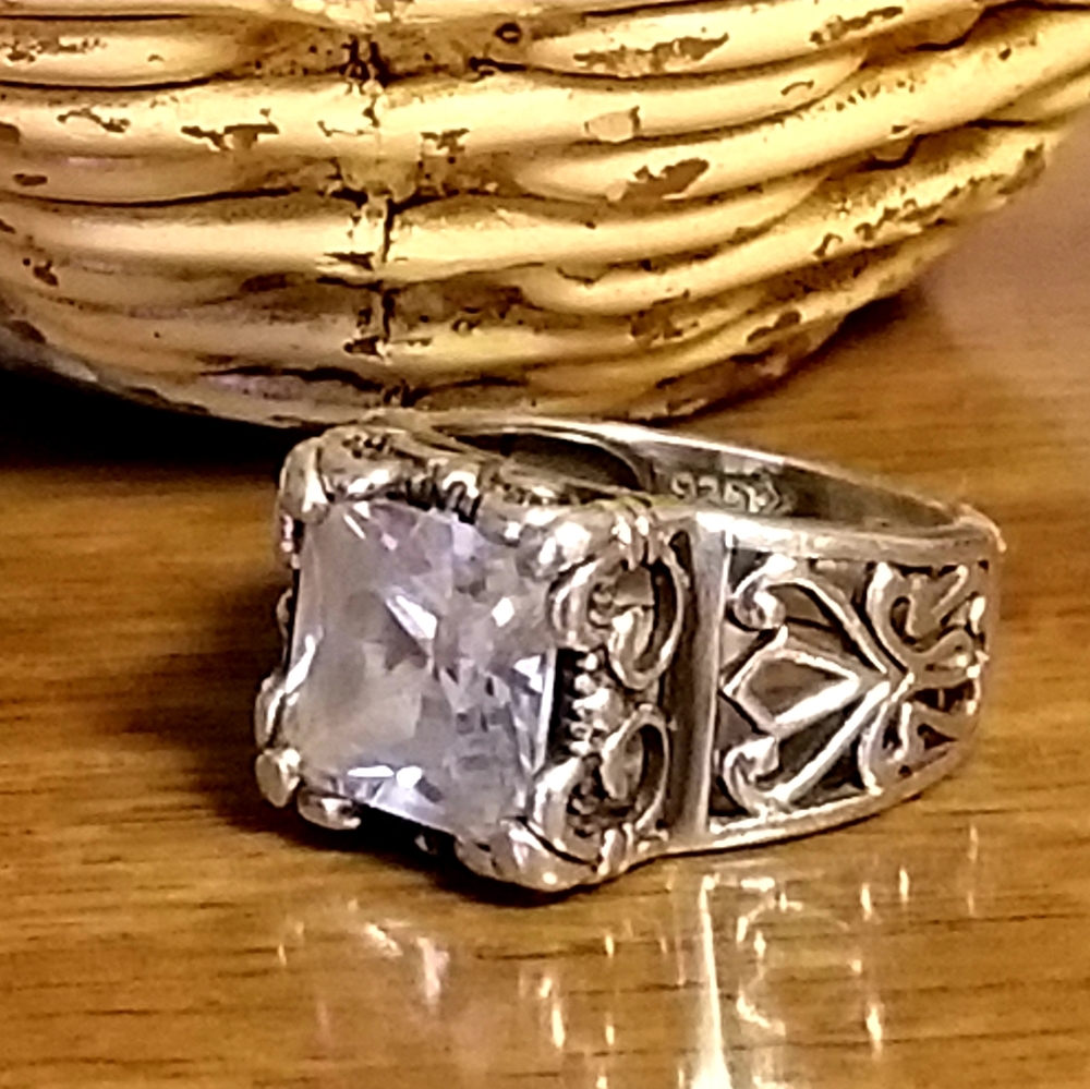 Silpada Sterling Silver & Zirconia Uptown Ring - Picture 6 of 15